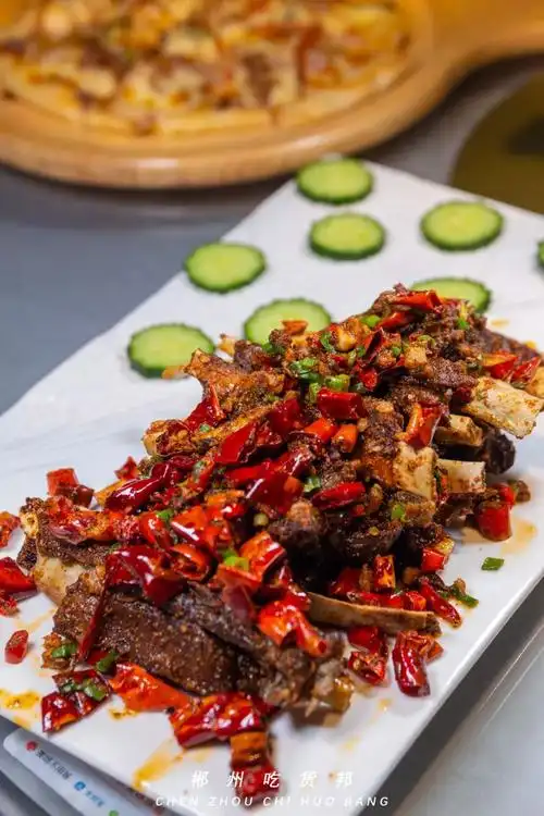 03香辣羊排00铺在底部的土豆粉也超级有韧性,一口就嗦到底!