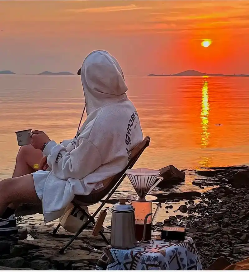 找了一张温柔的照片来配这最炙热的歌