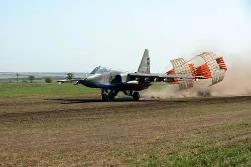 俄军为何还升级这款老战机?可野外起降快速支援战场|俄罗斯|叙利亚|攻