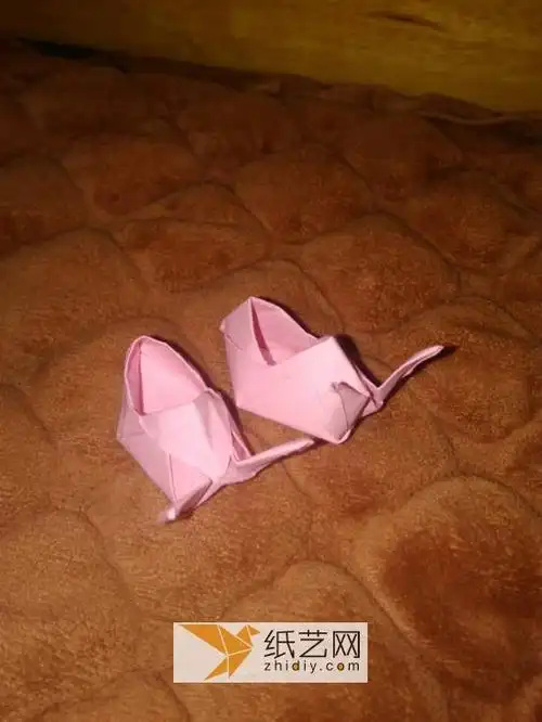 用折纸做兔子鞋