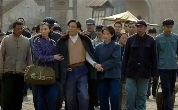 原创焦裕禄灵柩运回兰考后母亲李星英娘老了以后不能来看你了