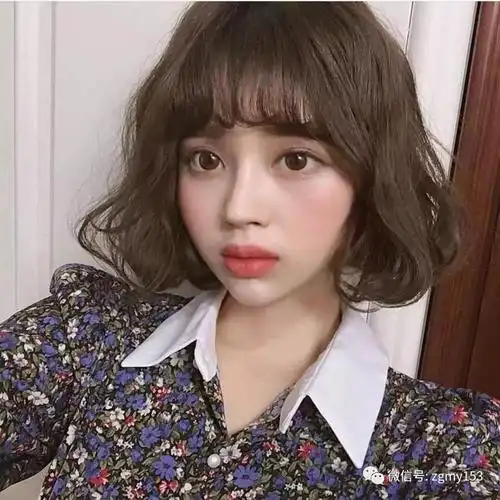 既时尚吸睛又能为你打造小v脸型再把发尾烫成不同大小的s卷剪到齐耳的