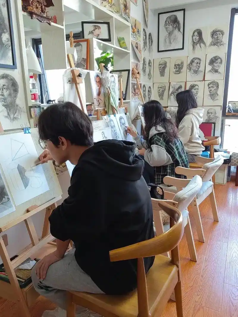 周末画画滴一天#一起学画画 #画画 #画室日常 #美术艺考  - 抖音