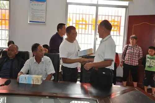 桃源县漆河镇卫计办,计生协——纪念"7.11"开展关爱计生特殊家庭活动