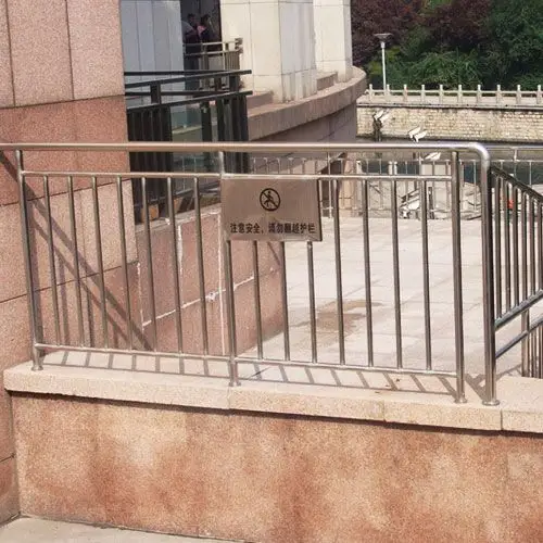 不锈钢围墙护栏