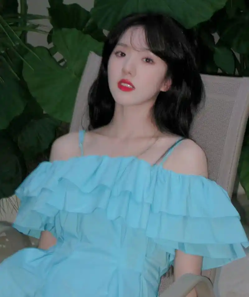 苏晓彤甜妹又又来了,浅蓝色长裙衬托出她美丽可爱的气质 #苏晓彤甜妹