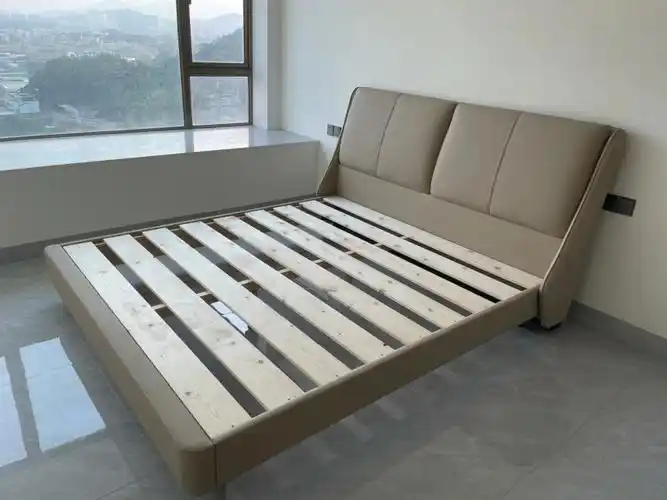 这个颜色类似卡其色吧自己安装打螺丝,还不错～#软装搭配  #皮床