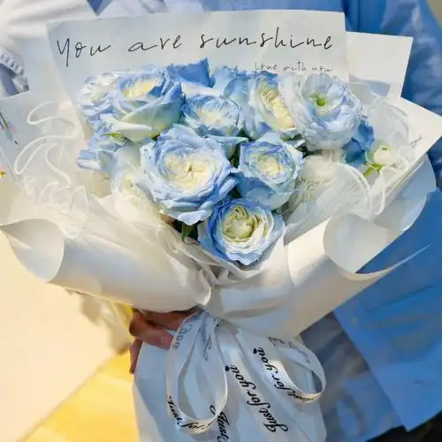 蔚蓝大海和朗朗晴空97#密西根碎冰蓝玫瑰#花语#网红碎冰蓝花束#花店