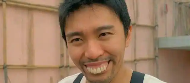 并且正能量的立姐还配了一张搞笑的图片来嘲讽一下波叔,大龅牙,看似乎