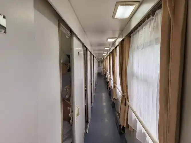 软卧车厢展品质