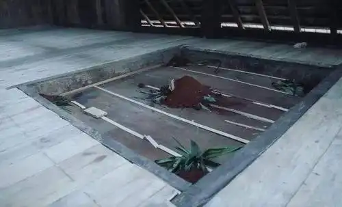 爬地龙叶"打底"的火塘