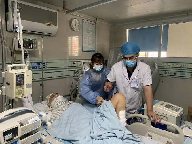 吴川小伙车祸"爆头"见脑浆 湛江西南医院多科联手救回一命