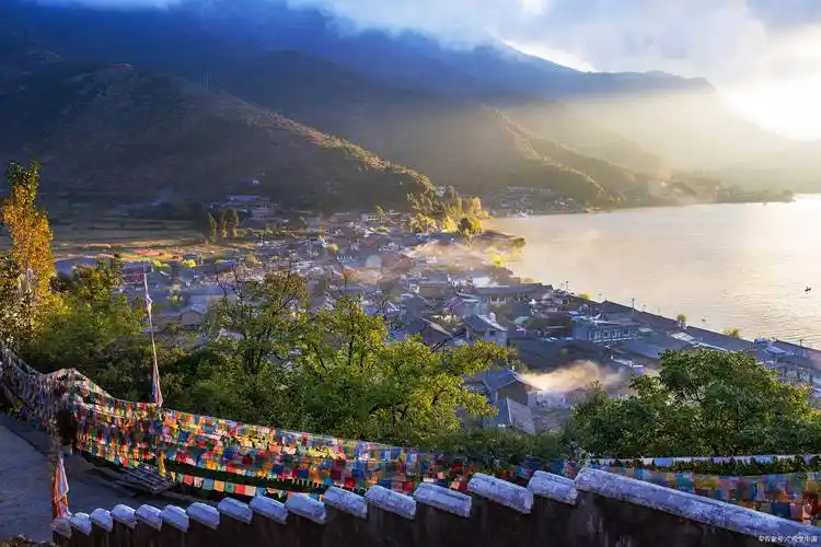 红河哈尼梯田红河哈尼梯田位于云南省红河州个旧市附近,是中国最具