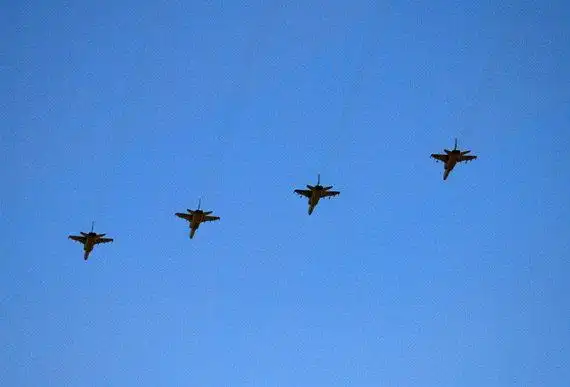 资料图:飞豹战斗轰炸机四机编队.