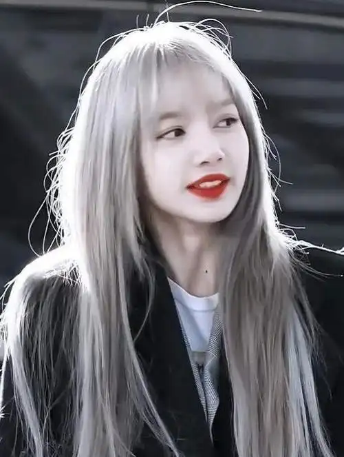 女明星银发:徐艺洋冷艳,lisa可爱,看到程潇:我的公主来了