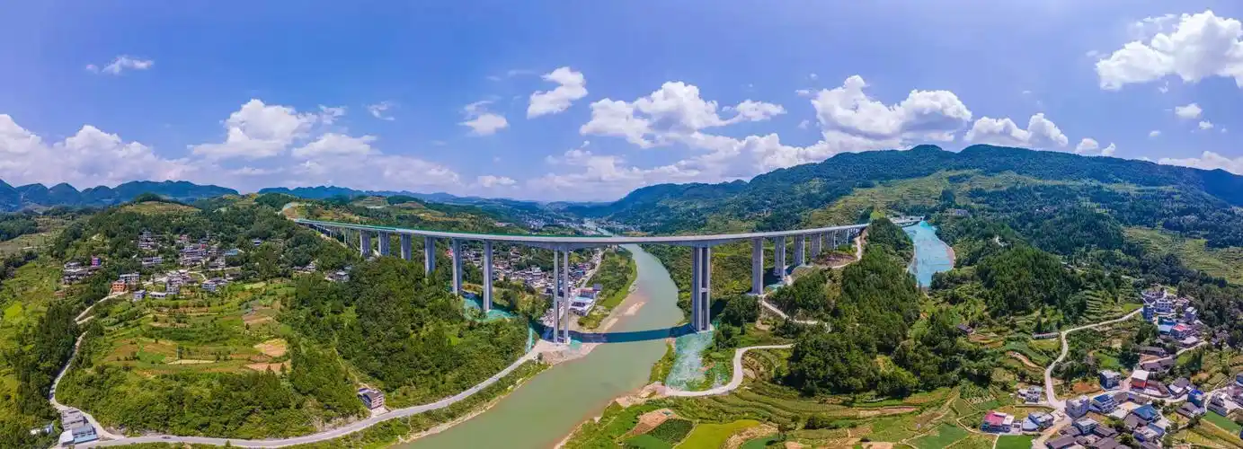 贵州石玉高速公路建成通车