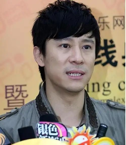 55岁解晓东现况流出,与阎维文朱时茂聚餐,喝12元饮料引网友热议