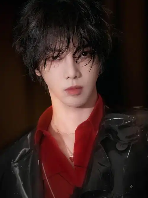 华晨宇绝美贴脸照飒飒真帅