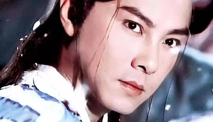 1991年一部《日月神剑》让张卫健开始被更多观众看到,这部与郭晋安