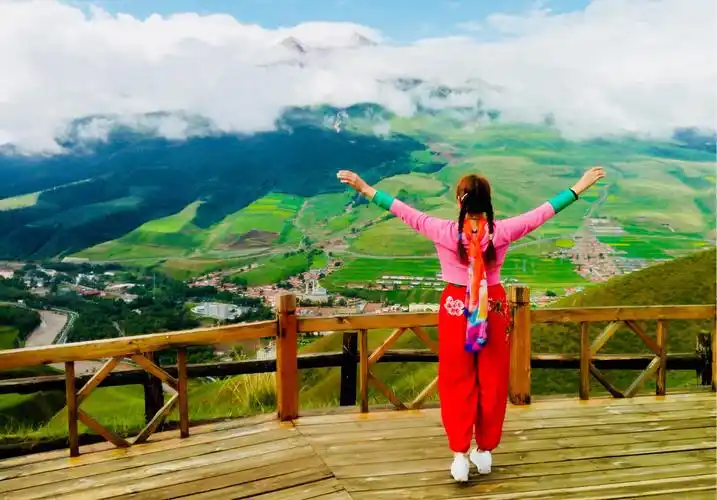 结伴去青海旅游,观览门源油莱花海,祁连大草原和天境卓尔山名胜风景区