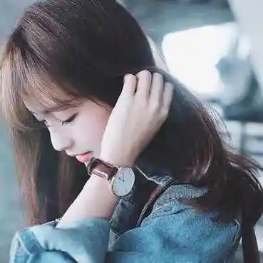 低头女生头像侧面