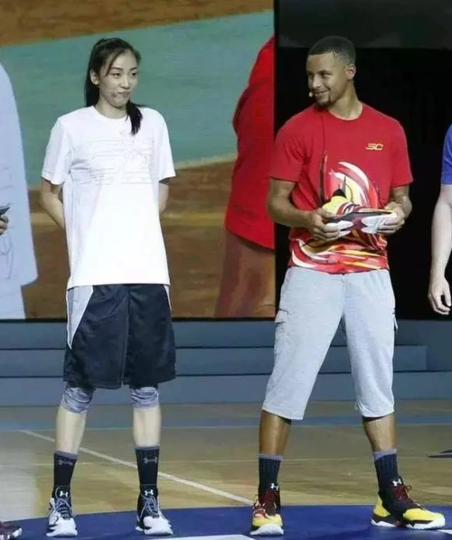 库里身高多少库里为什么扣篮很吃力