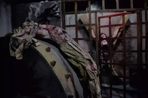 有监狱主题,有森林探险主题,有古堡主题……都是恐怖电影的标配场景!