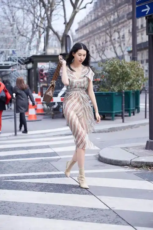 剁手包包先别急!fendi peekaboo又双叒玩新花样