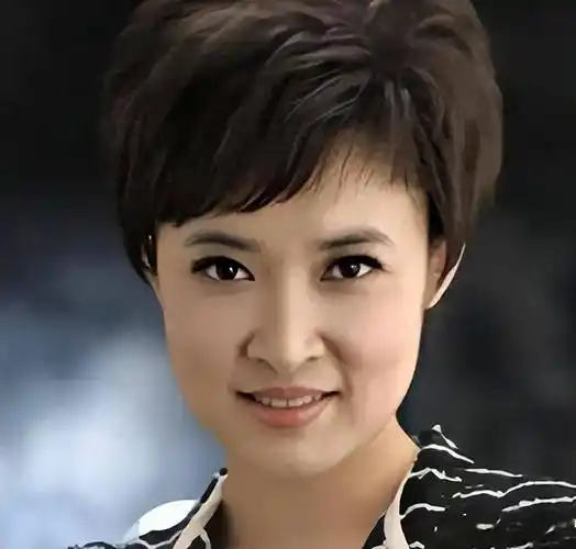 那里有一位低调的女神,值得大家关注,她就是央视主持人桑晨