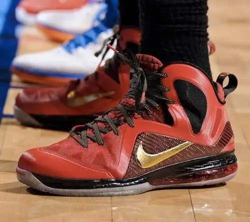 詹姆斯最经典的五大战靴每一双都意义非凡