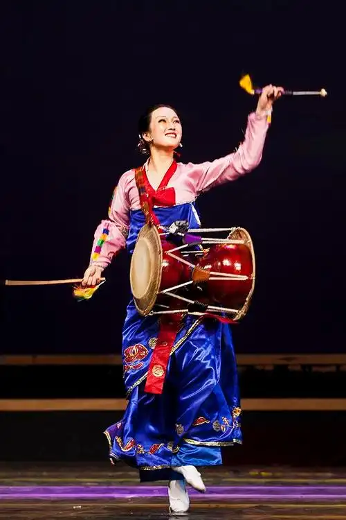 朝鲜族长鼓(起源于印度细腰鼓的击膜鸣乐器)_尚可名片