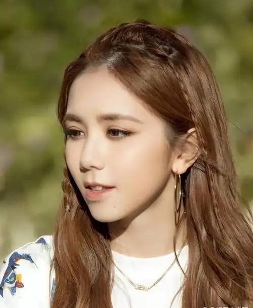 身材"不搭调"脸的7位女星:个个肤白貌美,身材却"一言难尽"