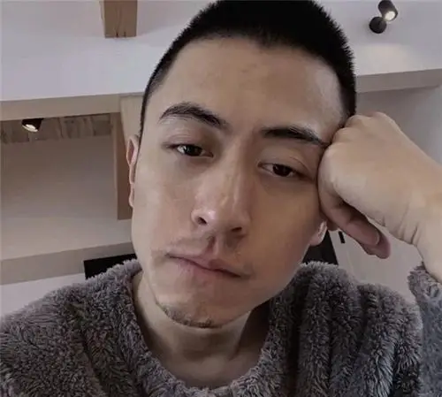 有种敷衍叫秦奋时隔22天露脸却晒旧作网友求你当个人