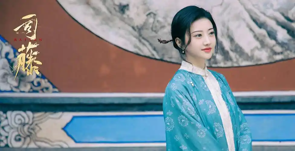 原创司藤中景甜28套旗袍造型霸气女王万种时尚实力演绎人间富贵花