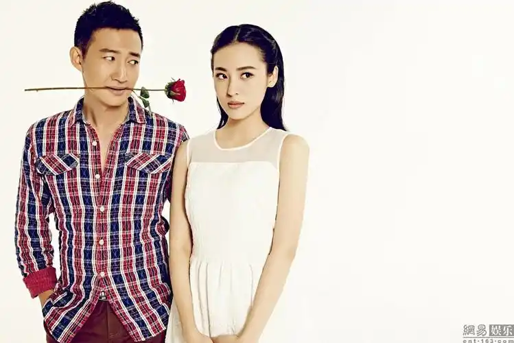 在热播青春行业剧《青年医生》中周放与王阳上演了一段"师生恋"