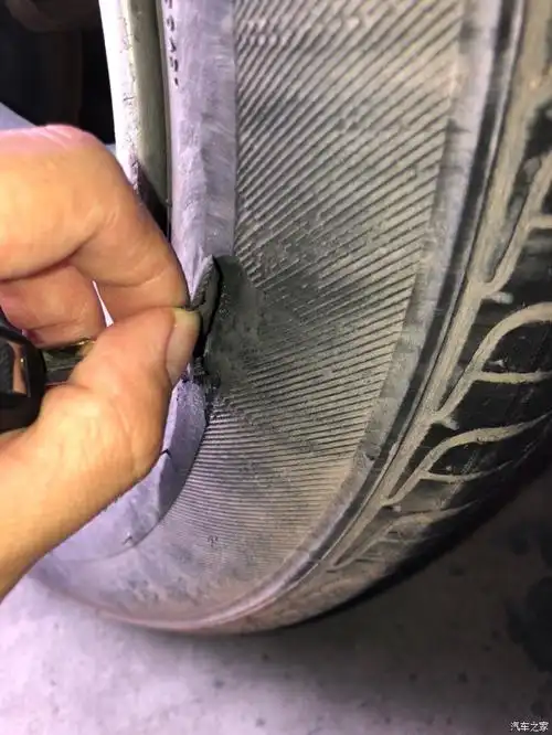 轮胎这样算露帘线了吗