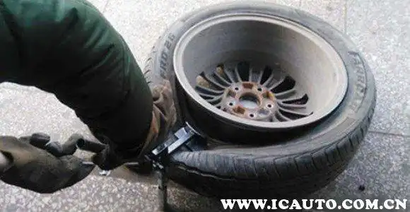 手工扒真空胎最快方法手工扒轮胎技巧