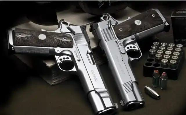 勃朗宁设计,推出后立即成为美军的制式手枪并一直维持达74年(1911年至