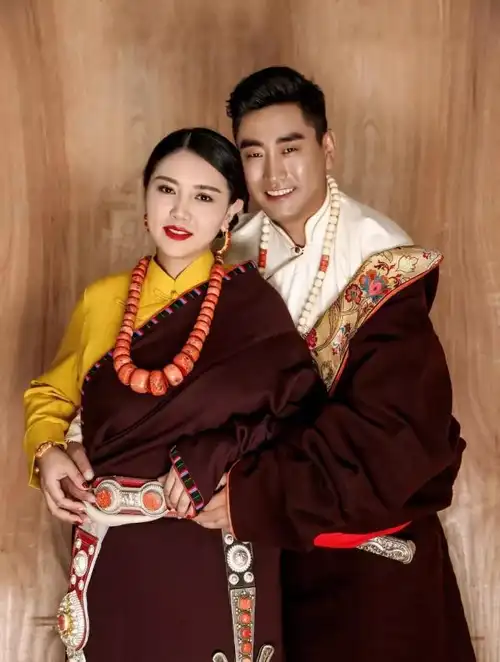 藏族人的婚纱照,是不是很漂亮!