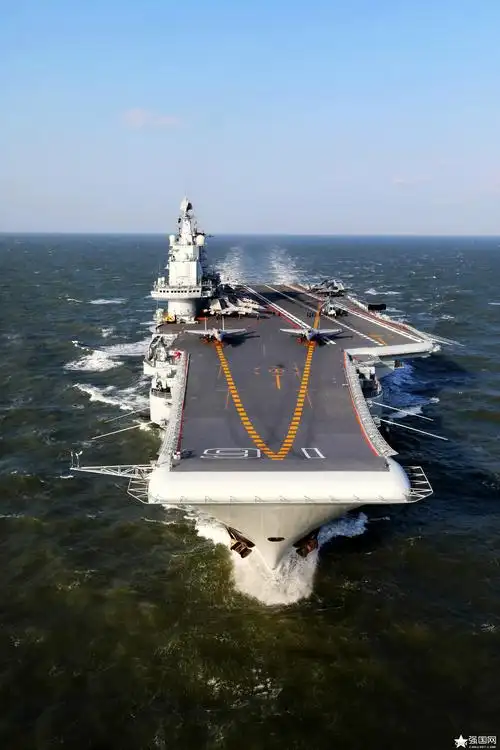 军事 军事图片 > 正文   近日,中国军网英文版曝光了多张辽宁号航母赴