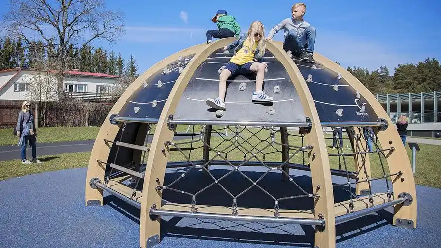 游乐场儿童攀爬设施