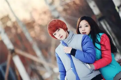 这对儿情侣叫什么?是网络红人哦.