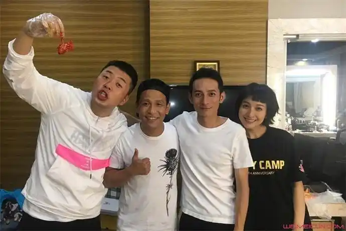 宋小宝和圈内好友合影