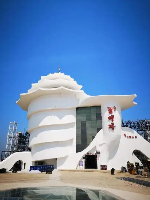 秦皇岛,作为河北省的滨海旅游胜地,提供了丰富多彩的一日游体验.