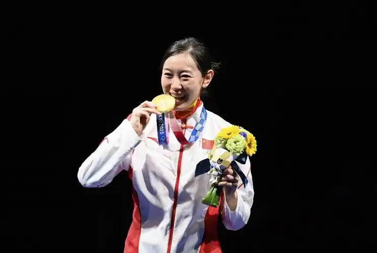 【盘点】大型奥运金牌真香现场 冠军最爱摄影师指定领奖pose