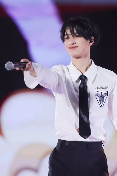 严浩翔solo舞台露腰##严浩翔用rap串联所有自己的歌##严浩翔炸