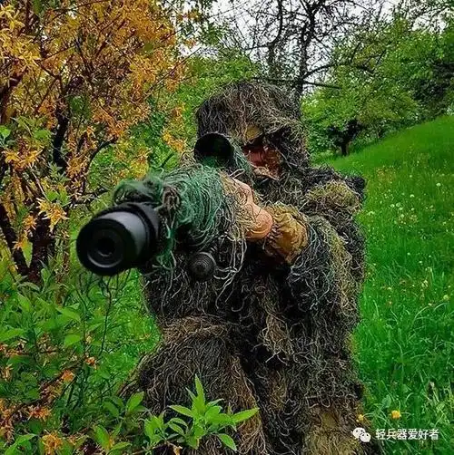 吉利服下的狙击手如何装扮自己不被发现