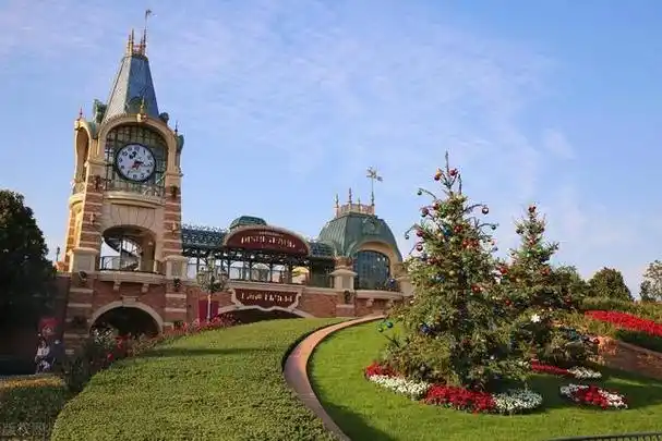 美国特色旅游景点:加利福尼亚州的迪士尼乐园和好莱坞观光区