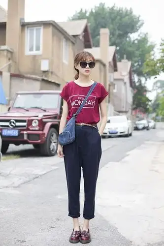 小腿粗的女生应该选什么裤子更合适