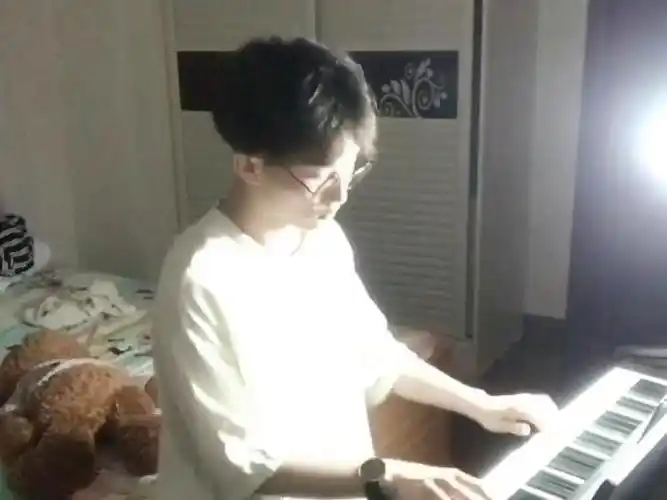 甜蜜暴击弹钢琴的男孩子太帅了